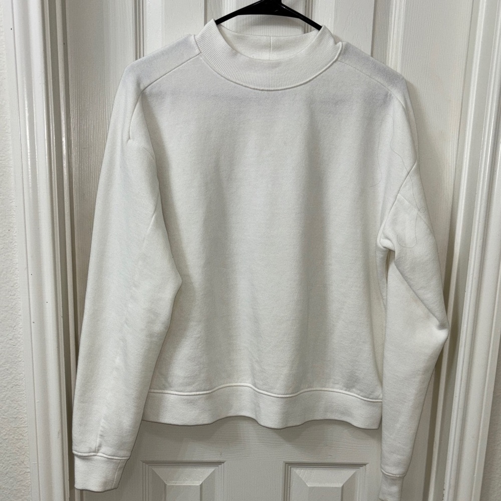 Vintage Forever 21 White Crewneck Sweatshirt size 1X but run size small.fits M